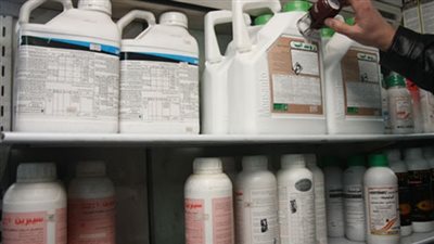 إحباط بيع أطنان مبيدات زراعية منتهية الصلاحية في حملات تموينية بالشرقية