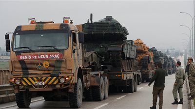 الجيش التركي يعزز وحداته قرب سوريا بعناصر 
