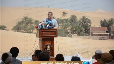 العناني يعلن عن كشف مقبرتين أثريتين في الأقصر 