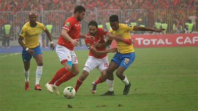 الأهلي يهدر الفرص في الشوط الأول ويكتفي بالتعادل السلبي أمام صن داونز