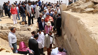 العناني و54 سفيرًا في مقابر سقارة.. والوزير: خير دعاية لمصر عالميًا (صور)