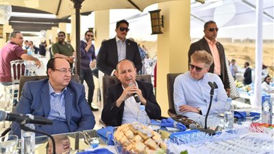  وزير التجارة يشهد إطلاق المجموعة البافارية للسيارات الكهربائية BMWi في مصر