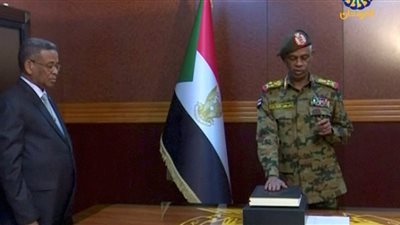 بعد آداء اليمين الدستورية.. ما لا تعرفه عن قيادات المجلس العسكري الانتقالي بالسودان