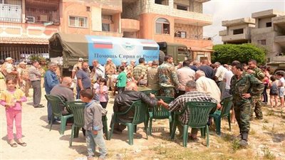 الجيش الروسي يوزع مساعدات إنسانية في درعا جنوبي سوريا