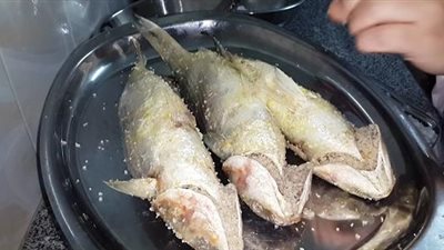 قبل شم النسيم 2019.. الطريقة الصحيحة لتحضير الفسيخ في المنزل بالخطوات