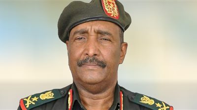 رئيس المجلس العسكري الانتقالي السوداني يعيد تشكيل قيادة أركان الجيش