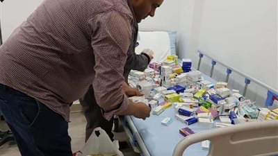 غلق صيدلية وعيادة بقرية سياحية تحت الإنشاء بطريق القصير مرسى علم لإدارتهم بدون ترخيص (صور) 