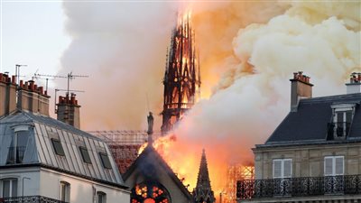 باريس: السيطرة على حريق كاتدرائية نوتردام و