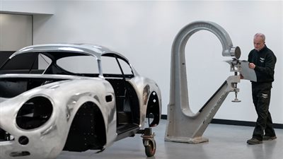 أستون مارتن مستمرة في تطوير سيارتها 