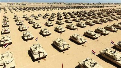 خبير عسكري يكشف تفاصيل زيارة السيسي لقاعدة محمد نجيب