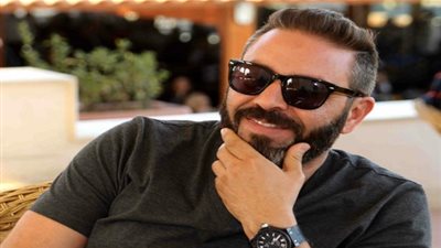 حازم إمام يرد على صورة 