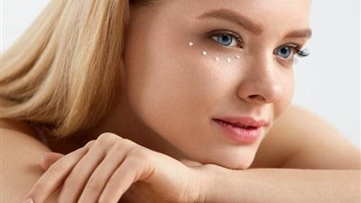 اختاري كريم العيون المناسب للون بشرتك