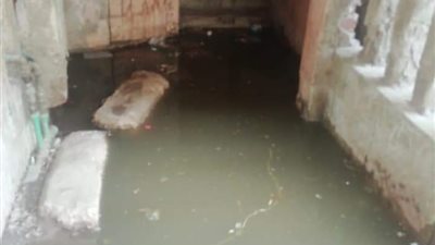 شفط المياه بمساكن اسكو بلوك بشبرا الخيمة إثر تسربها (صور)