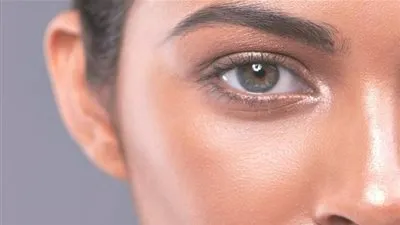 تعرفي على طريقة شد مسام البشرة المفتوحة بالعسل