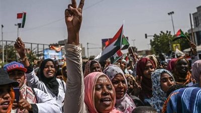 الآلاف يتدفقون على الاعتصام أمام مقر الجيش السوداني