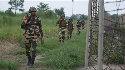 الهند تعلق التجارة عبر الحدود مع باكستان في جامو وكشمير