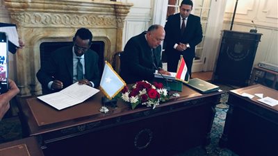 شكري يوقع على 3 مذكرات تفاهم مع نظيره الصومالي.. ويؤكد دعم مصر