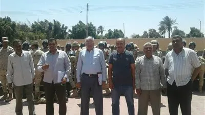 قوات الجيش والشرطة تتسلم لجان الاستفتاء على التعديلات الدستورية بقنا (صور)