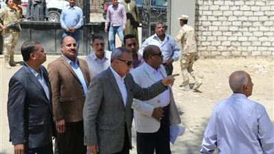 استراحات لكبار السن وذوي الاحتياجات الخاصة أمام المقرات الانتخابية في قنا