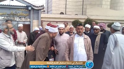 بالعمة والجلباب.. المغتربون يتوافدون على لجان الاستفتاء في الساعة الأولى بالإسكندرية