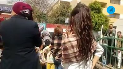 توافد الناخبات بالزغاريط للإدلاء بأصواتهن في الاستفتاء بشبرا مصر