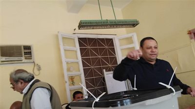 ضياء السيد يدلي بصوته في التعديلات الدستورية