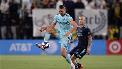 إبراهيموفيتش يقود لوس أنجلوس للفوز الخامس على التوالي
