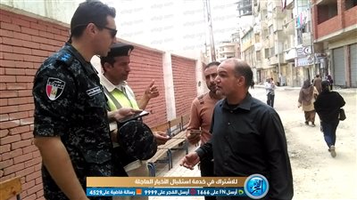 القوات المسلحة تساعد المواطنين في معرفة لجانهم الانتخابية بدمنهور (فيديو وصور)