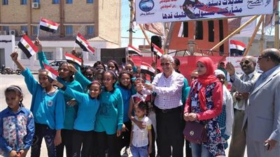 كرنفال بالأعلام لأطفال القصير أمام لجان الاستفتاء على التعديلات الدستورية (صور) ‎