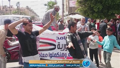 وصلة رقص لمواطنين أمام إحدى لجان الاستفتاء على الدستور بالإسكندرية (صور)‎