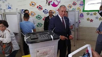 محافظ البحر الأحمر يدلي بصوته في الاستفتاء على التعديلات الدستورية (صور) ‎