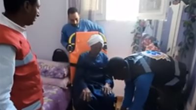 مواطن يتصل بالإسعاف ليتوجه للإدلاء بصوته في التعديلات الدستورية (فيديو)