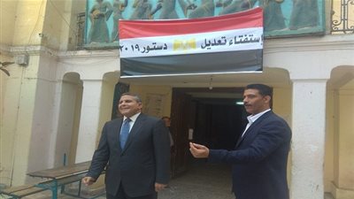 طاهر أبوزيد يدلي بصوته في الاستفتاء علي التعديلات الدستورية (صور)