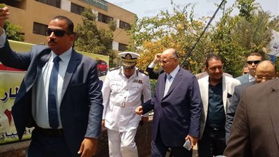 محافظ القاهرة ووزير التنمية المحلية يتفقدان التصويت على التعديلات الدستورية بشبرا