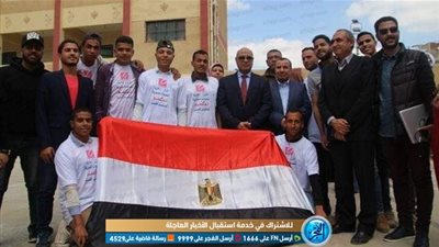 رئيس جامعة كفرالشيخ مع  الطالبات المغتربات باللجان الانتخابية