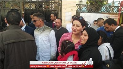 وفاء عامر تدلي بصوتها في الاستفتاء على التعديلات (صور)