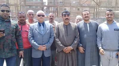 رئيس حي البساتين يتابع سير عملية الاستفتاء على الدستور (صور)