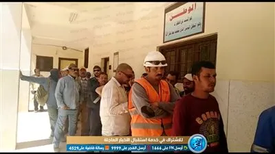 توافد عمال ومهندسي شركات 