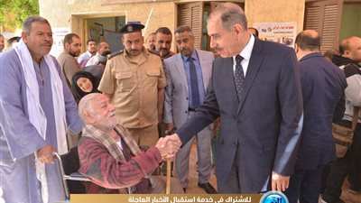 محافظ أسيوط يتفقد لجان مدرسة إسماعيل القباني للاطمئنان على الاستفتاء