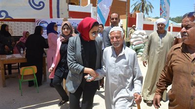 السيدات وكبار السن يتصدرون مشهد استفتاء الدستور بالوادي الجديد 