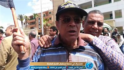 الوافدون يشاركون بقوة في الاستفتاء بالسويس: نؤيد الاستقرار من أجل مصر (فيديو)