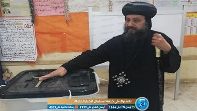 أسقف السويس يدلى بصوته فى الاستفتاء على التعديلات الدستورية (صور) 