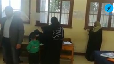 بالزغاريد.. ناخبات تدلين بأصواتهن في استفتاء التعديلات الدستورية (فيديو)