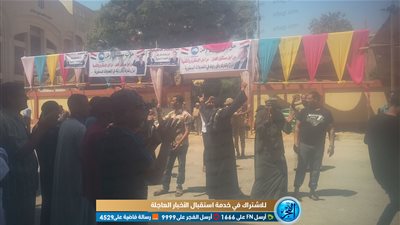 لليوم الثاني.. مواطنون يرقصون على الأغاني الشعبية والوطنية أمام اللجان في قنا (فيديو وصور)