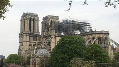المهندسين المعماريين يستجيبون للنداء الدولي لتصميم مستدقة جديدة لنوتردام