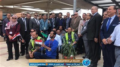 رئيس الشركة القابضة لمصر للطيران يتابع اللجان الانتخابية لاستفتاء الدستور