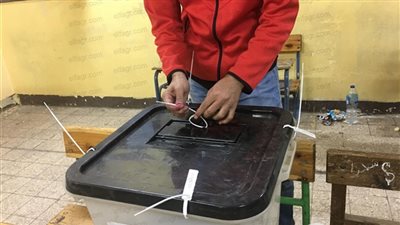 أول يوم استفتاء.. 