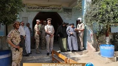 محافظ المنوفية يتفقد عددا من لجان الاستفتاء على  الدستور  بالباجور وأشمون (صور)