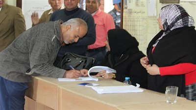 توافد كبير من المواطنين للمشاركة في الاستفتاء لليوم الثاني بكفر الشيخ
