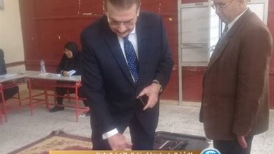 نقيب المهندسين يدلي بصوته في الاستفتاء على التعديلات الدستورية